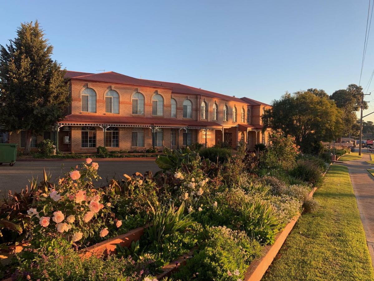 Heritage Motor Inn Goulburn Exterior foto